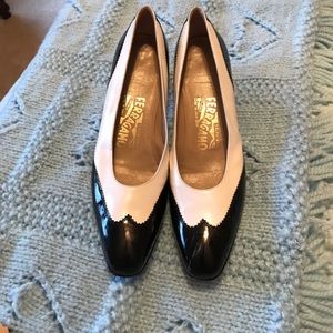 Ferragamo black and white heels! 9 1/2